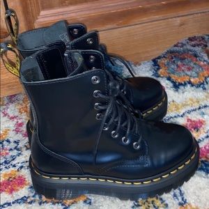 Womens Sz 6 Platform DR martins